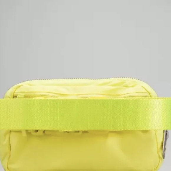 🦄RARE & NOT RELEASED🦄 NWT Everywhere Belt Bag FADED ZAP - Picture 5 of 5